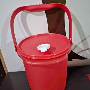 Tupperware Bucket w/ Handle  w/ Matching Seal 5qt New